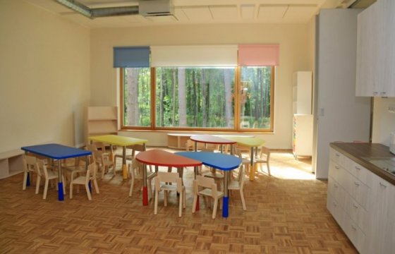 Мэрия Таллина отменяет оплату детских садов до конца апреля