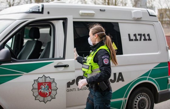За день литовская полиция получила 255 сообщений о нарушении карантина
