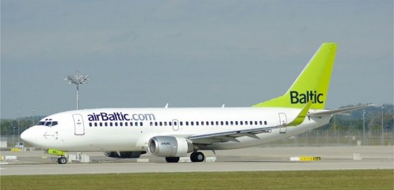 Самолет airBaltic попал в турбулентный поток, два пассажира и стюард получили ранения