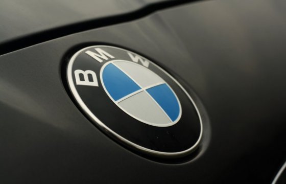 BMW с латвийскими номерами наехал на людей в Берлине