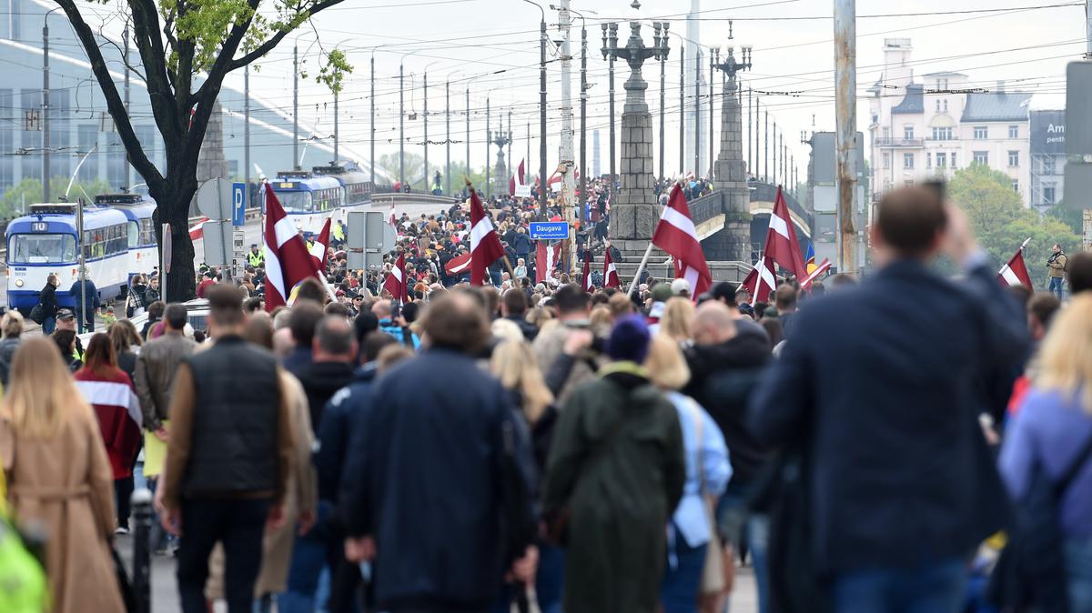 В Риге состоялось массовое шествие за освобождение от советского наследия