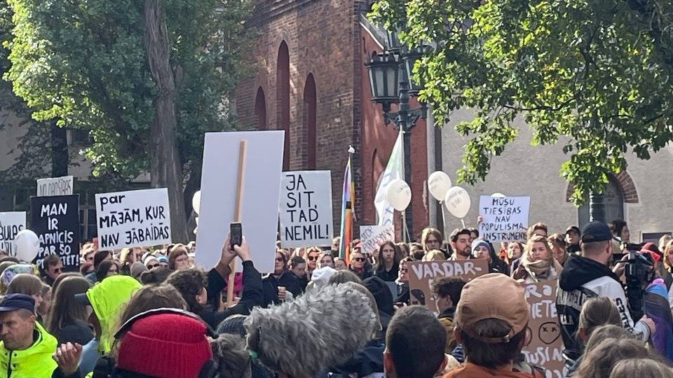 Более 50 тысяч жителей Латвии подписали петицию, призывающую президента не подписывать закон о выходе из Стамбульской конвенции