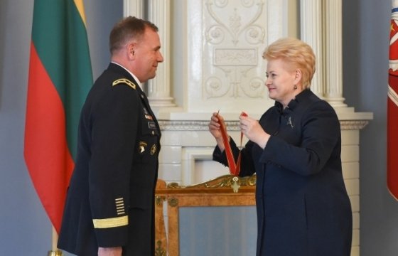 Грибаускайте наградила орденом командующего Сухопутными силами США в Европе за заслуги перед Литвой