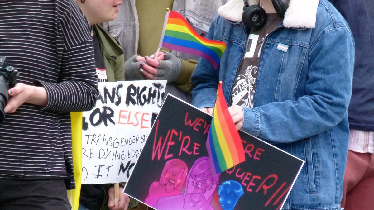 В день борьбы с гомофобией в Таллинне прошла демонстрация: «сложно представить ЛГБТК+человека, который бы поддерживал войну»