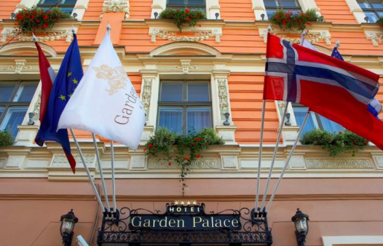 Вооруженные люди захватили отель в центре Риги