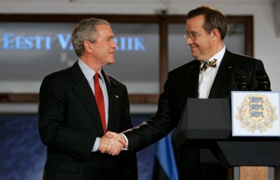 Эстонский орден достиг Джорджа Буша спустя пять лет после назначения награды