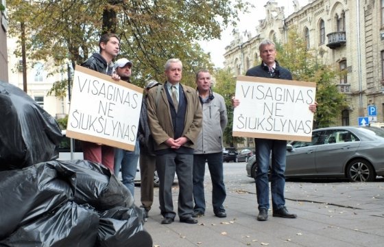 Пикетирующие в Вильнюсе висагинцы: «Висагинас – не свалка»