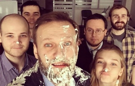 В Москве на Навального напали с тортом