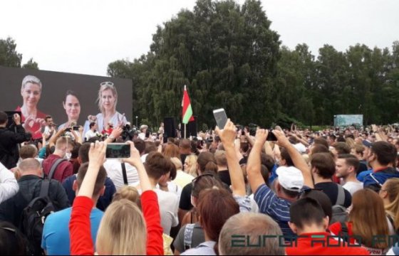 На пикет в поддержку Тихановской в Минске пришли более 7 тысяч человек