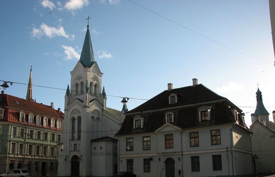 СМИ: Служба госдоходов Латвии провела обыск в церкви Скорбящей Богоматери