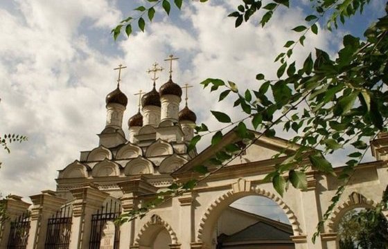 В Москве провели молебен о спасении от коронавируса