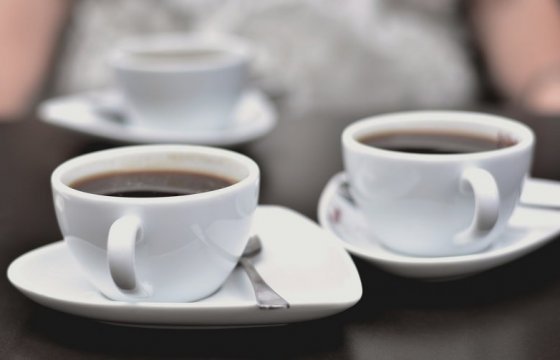90 кафе и ресторанов Вильнюса предложат бесплатный кофе или чай пенсионерам