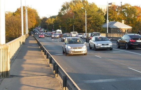 Rīgas satiksme: Закрытие Деглавского моста вызывает расходы на 5 тысяч евро в день