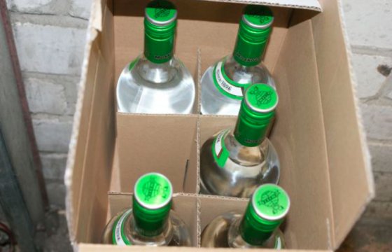 У жителя Вильнюса обнаружили 2123 бутылки водки