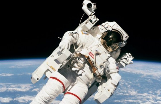 В США скончался первый астронавт, вышедший в открытый космос без страховки