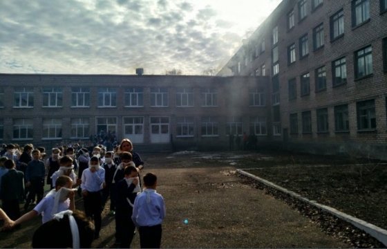 В Башкирии девятиклассник напал с ножом на учителя и одноклассников
