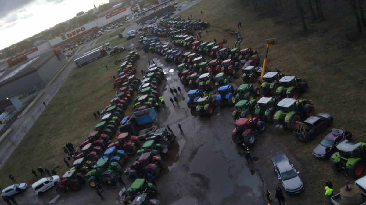 Протест фермеров в Лиепае. Фото: Эдгарс Путра, Facebook