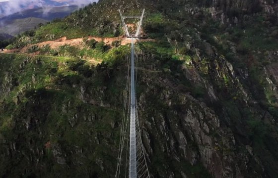 В Португалии открыли самый длинный в мире подвесной пешеходный мост