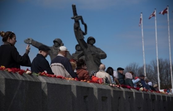 Парламентарии проголосовали за продвижение петиции о сносе памятника Освободителям Риги