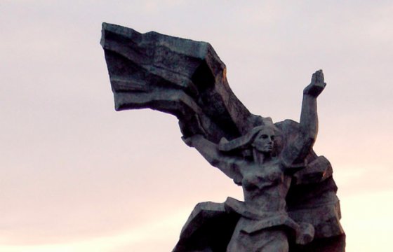 Служба госбезопасности: РФ пытается «исторически быть в Латвии» при помощи памятников