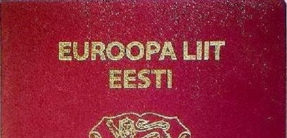 В Эстонии суд признал правомерным отказ полиции вписать в паспорт отчество