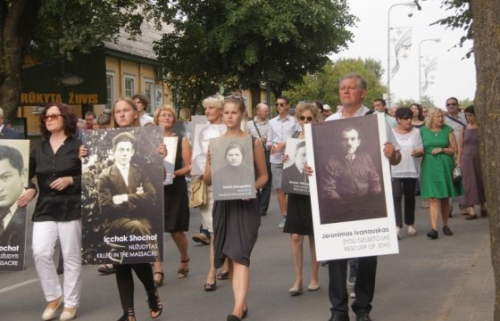 Фоторепортаж: марш в Молетай в память о массовых убийствах литовских евреев