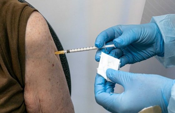 Анализ: бустерные прививки снижают риск тяжелой формы ковида в 25 раз