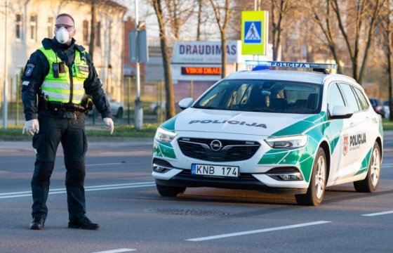 Ограничение передвижения в Литве: более 600 автомобилей развернули