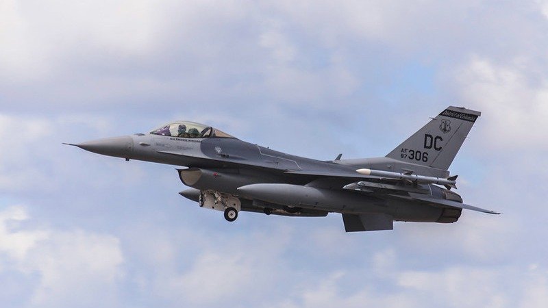Нидерланды предоставят Украине истребители F-16 после тренировки украинских пилотов и инженеров