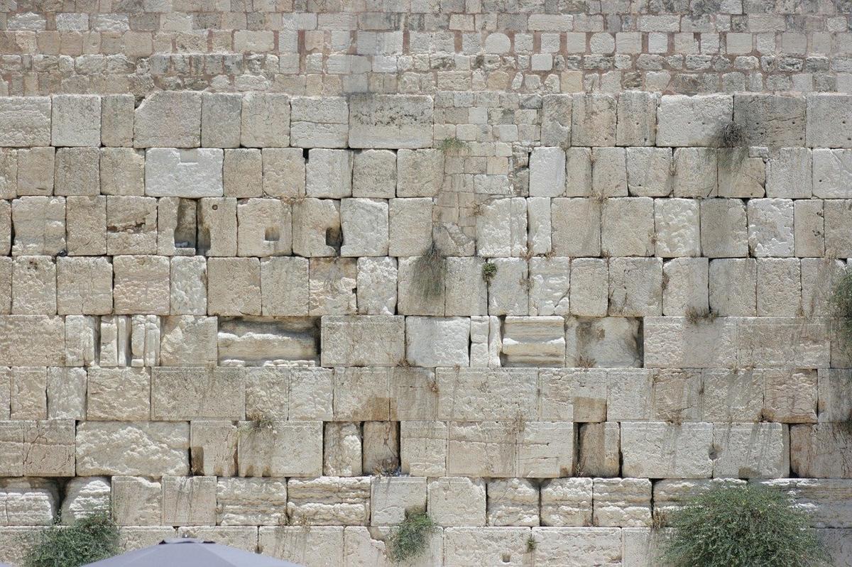Стена Плача в Иерусалиме — единственная сохранившаяся часть Второго Храма