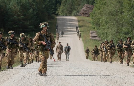 Подразделения НАТО смогут пересекать латвийскую границу с заряженным оружием