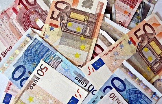 Латвийский министр предлагает повысить минималку до 407 евро