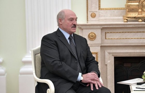 Лукашенко — в Бресте: «Саша 3%" уже написали на майках! Усатый таракан»!