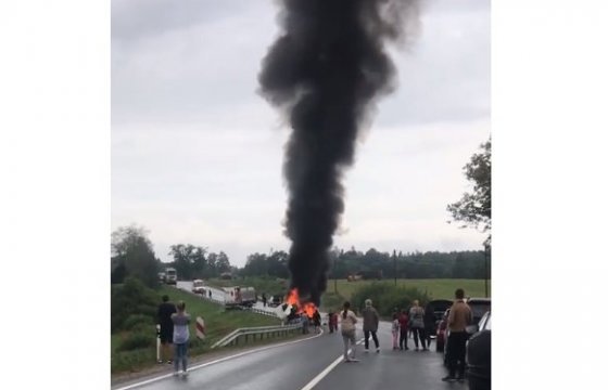 На Лиепайском шоссе столкнулись фуры: оба водителя погибли