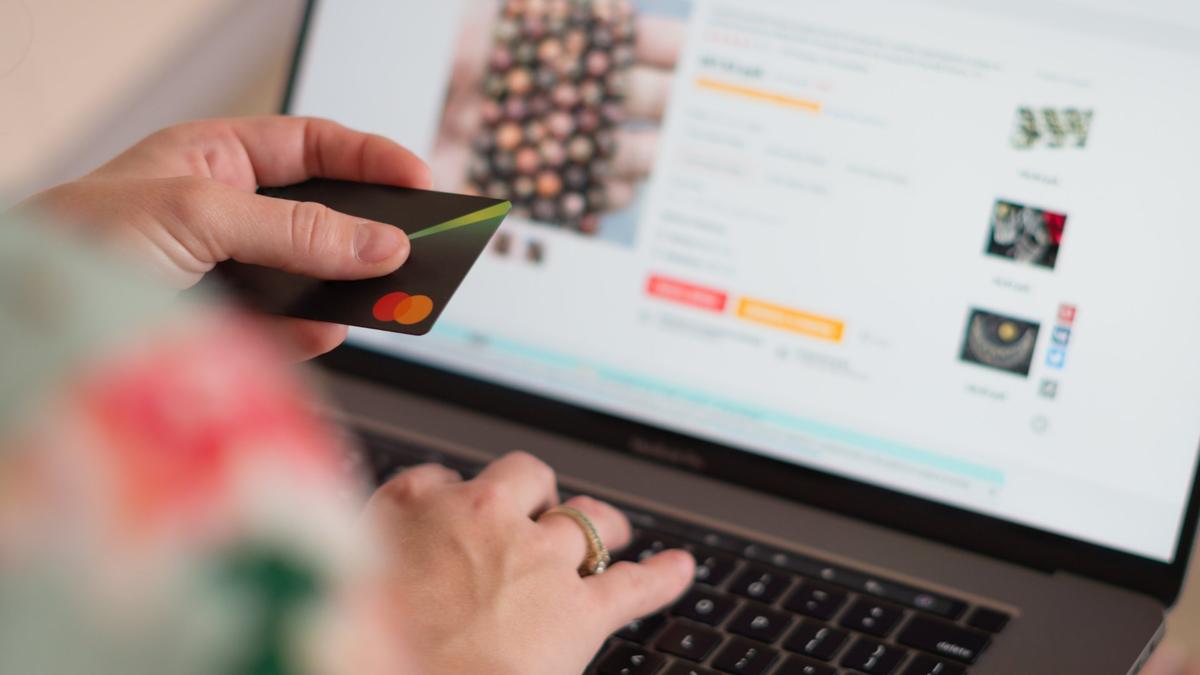 Евросоюз предложил обложить пошлиной в два евро небольшие заказы из онлайн-магазинов, включая Temu и Shein