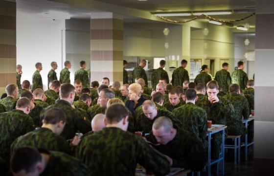 В одной столовой литовских и американских военнослужащих кормят по-разному