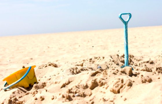 Названы самые чистые и грязные пляжи Латвии