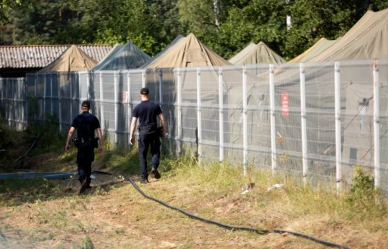 Из лагеря мигрантов под Алитусом сбежали 32 нелегала