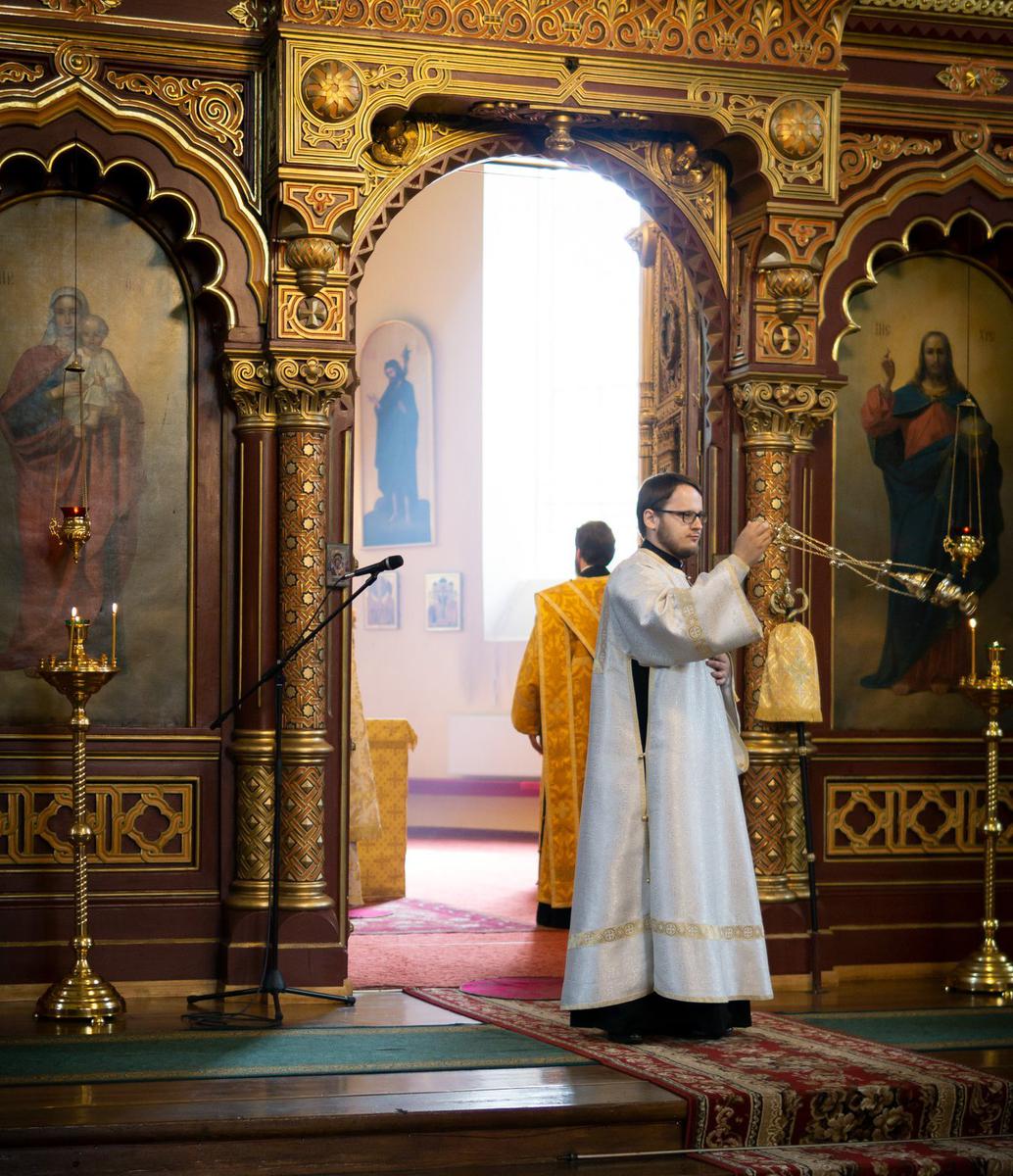 Пресвитер Георгий (Гинтарас) Сунгайла во время службы. Фото: Facebook