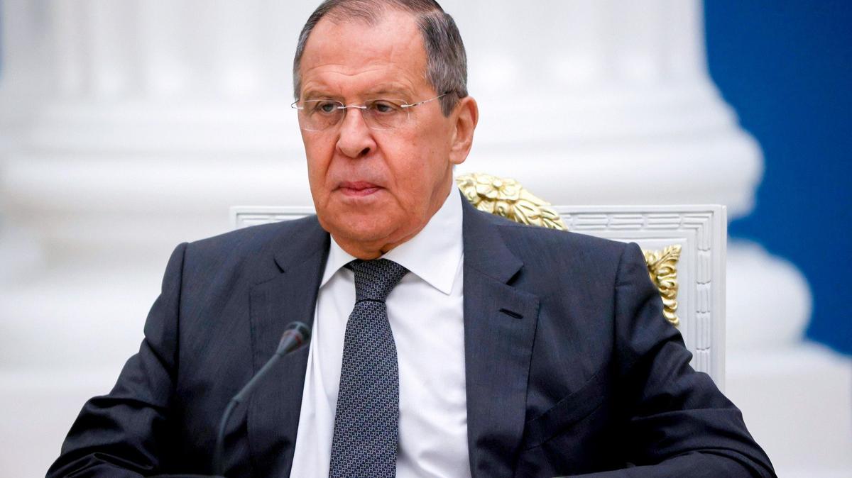 Иностранные дипломаты должны эвакуироваться из Киева — глава МИД РФ Сергей Лавров