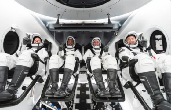 Астронавты первой миссии SpaceX вернулись на Землю c МКС