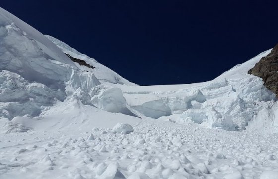 Восемь альпинистов погибли в результате снежной бури в Непале