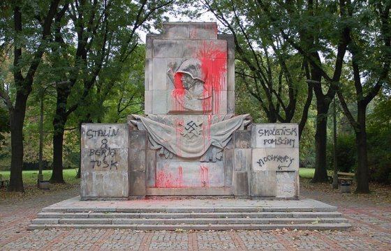 Нацблок: Латвии нужно взять пример с Польши и избавиться от советских памятников
