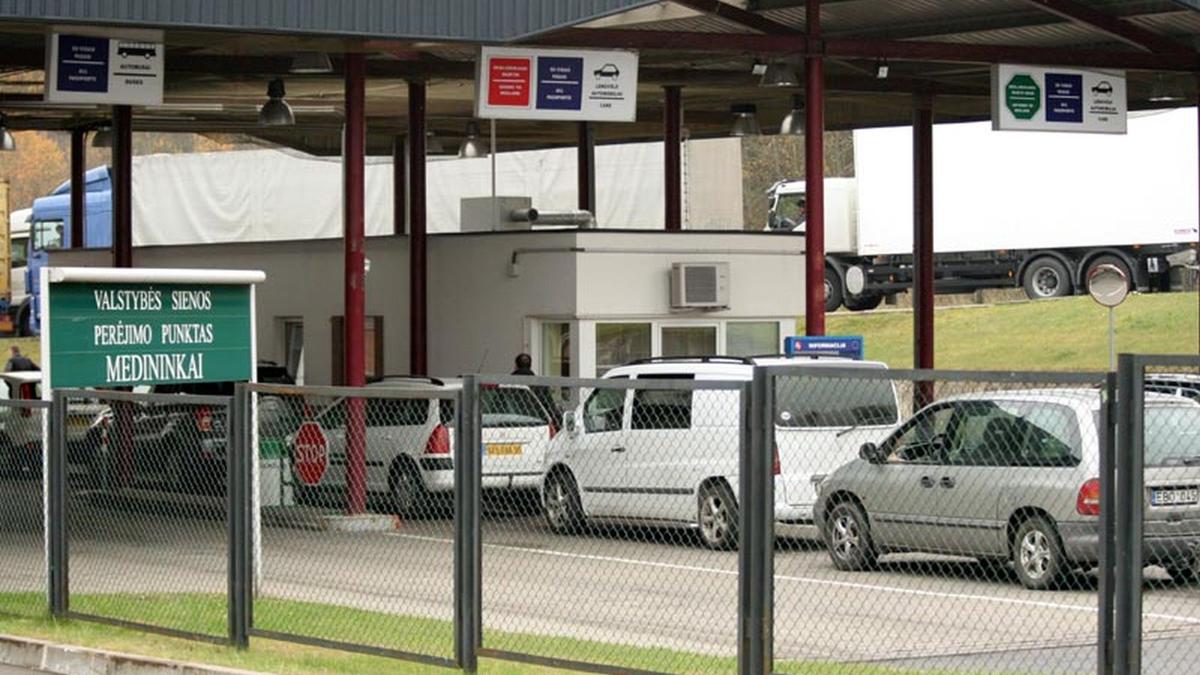 «Нельзя исключать полного закрытия границ». Что означает отмена части автобусных рейсов между Литвой и Беларусью