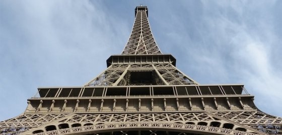 Эйфелеву башню и парижские кинотеатры закрыли для посещений из-за угрозы терактов