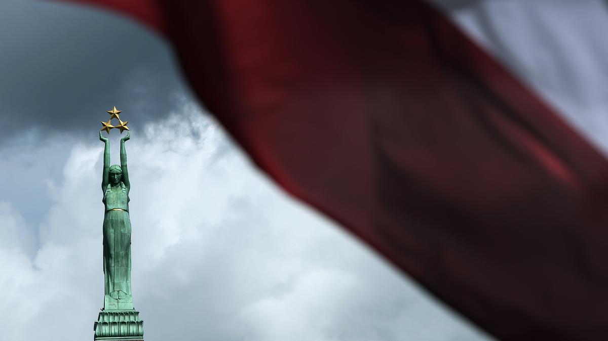 33 года назад Латвия восстановила свою независимость: «каждое «за» встречалось взрывом аплодисментов»