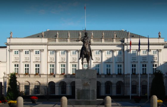 Неизвестный пытался протаранить ворота резиденции президента Польши