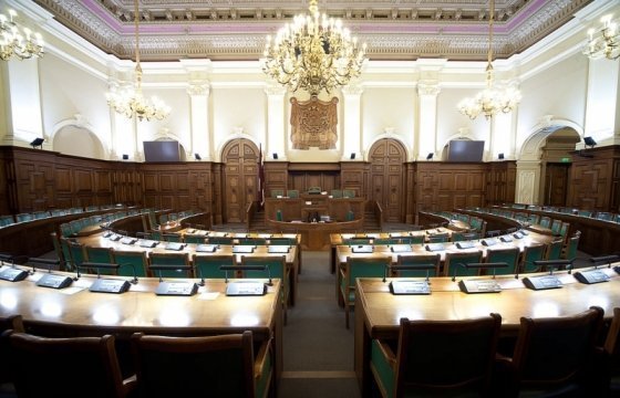 Латвийский парламент уходит на каникулы