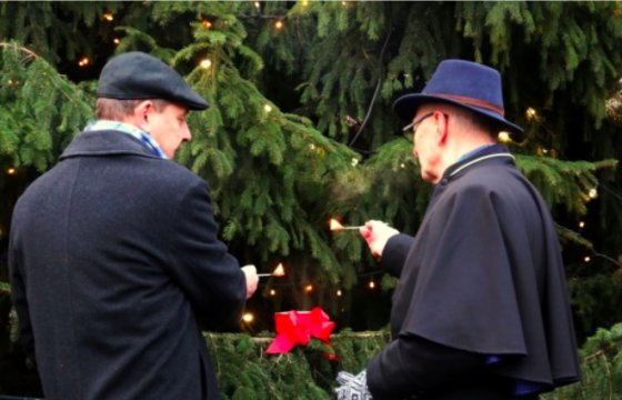 В Таллине зажгли первую свечу Адвента