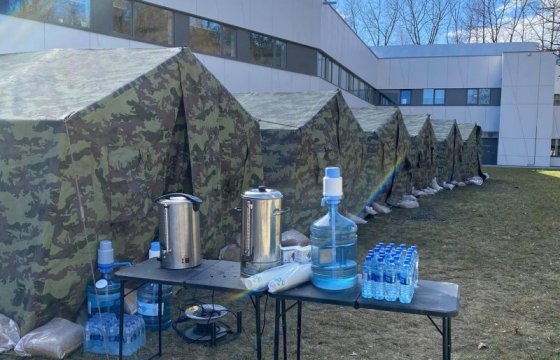 У больницы Сантарос в Вильнюсе организовали палаточный лагерь